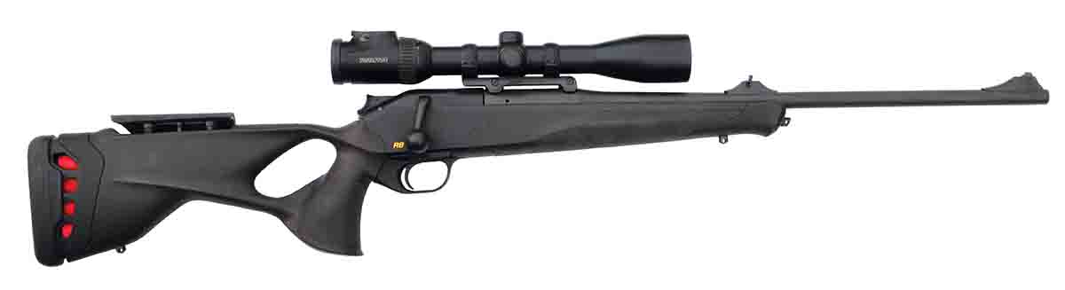 The Blaser R8 Ultimate looks very futuristic. It combines old-fashioned comfort and ergonomics with avant-garde materials and concepts of gunstock configuration.